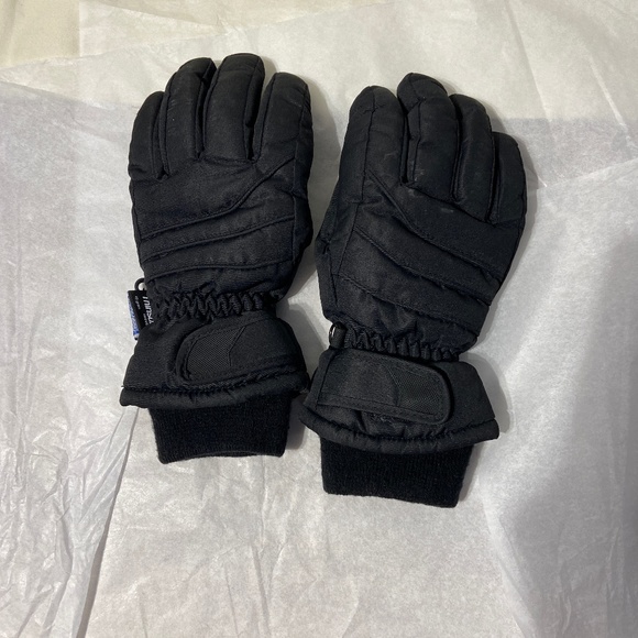 3M Thinsulate 40 gram Gloves Size 8-9 Years - Picture 1 of 4